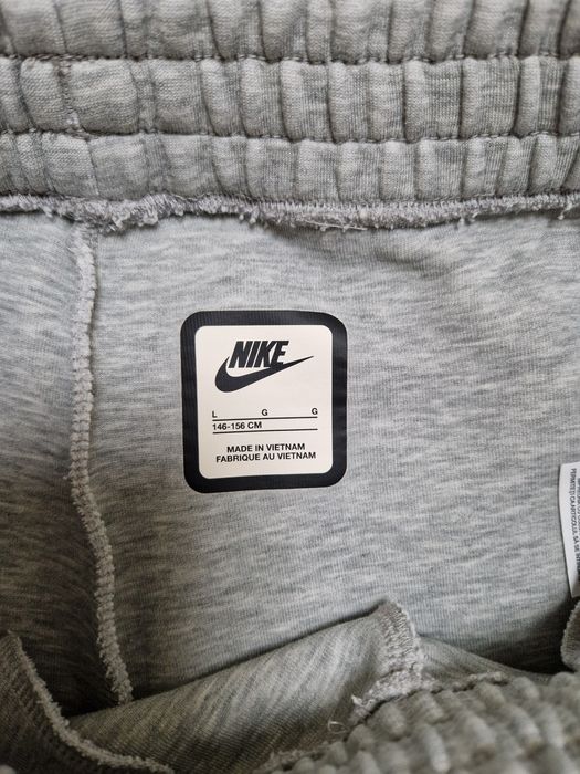 Nike tech fleece долнище, р-р 146-156, L