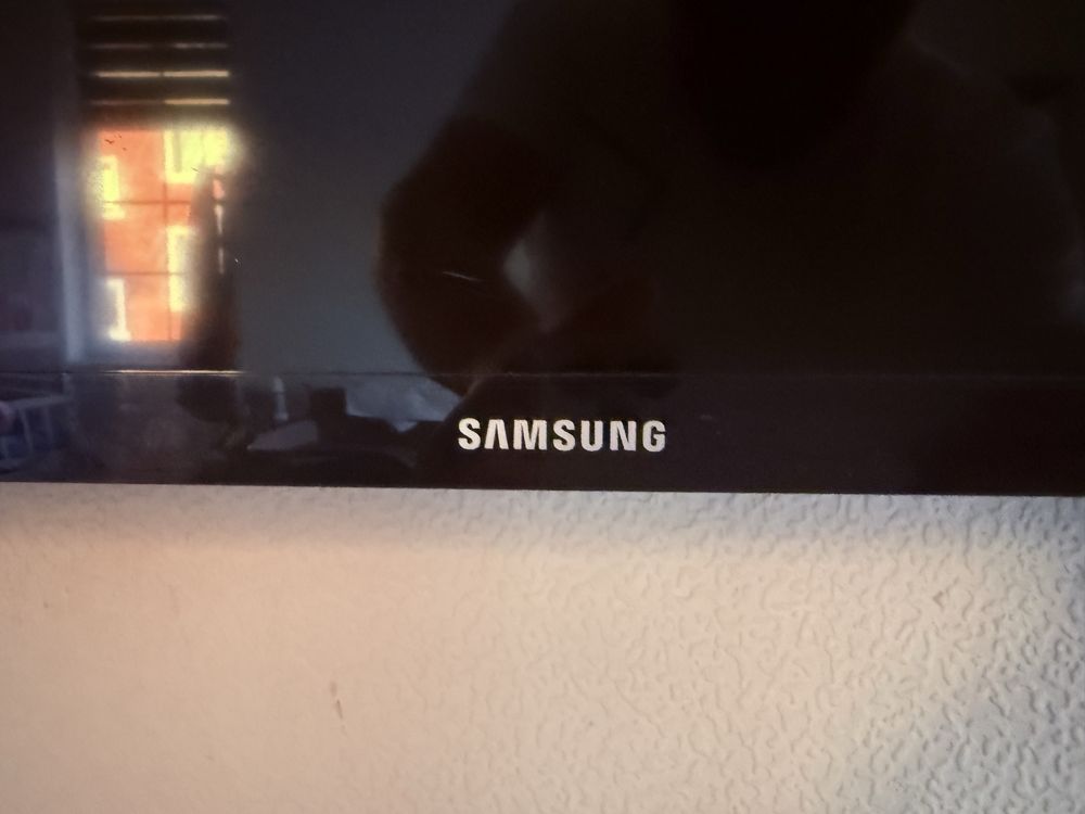 Телевизор SAMSUNG 40 дюйм ( НЕ Смарт ) Smart emas