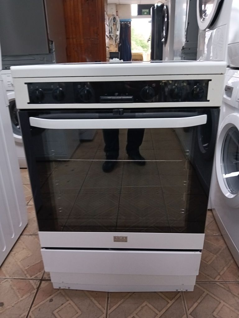 Свободно стояща печка с керамичен плот Voss Electrolux 2годиниГаранция