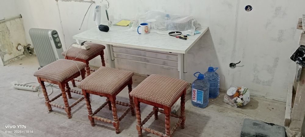 Продаю стол со стулям не дорого