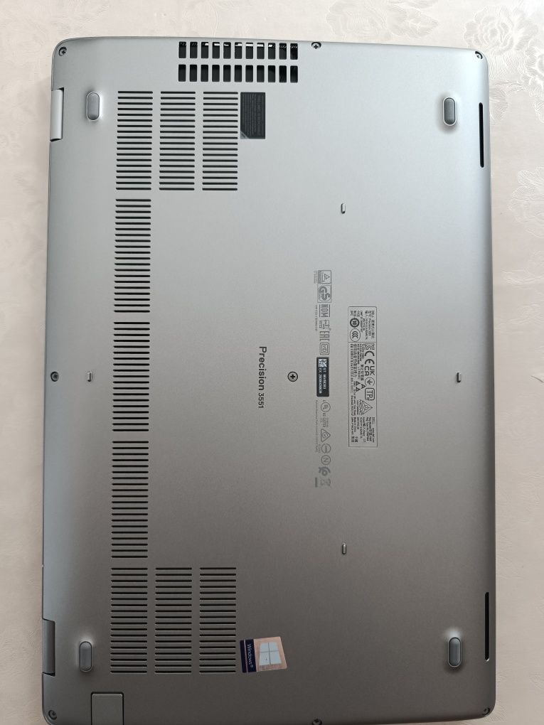 Dell  Precision 3551