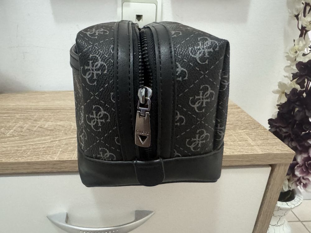 Мъжки несесер на guess