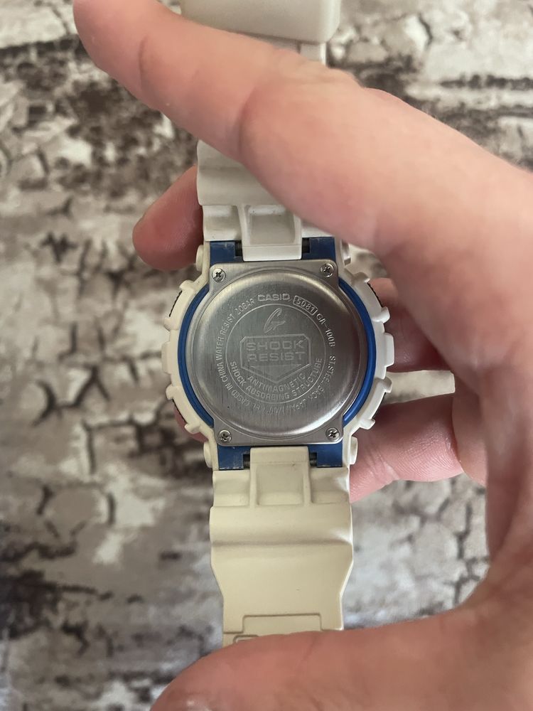 Casio G-Shock бял