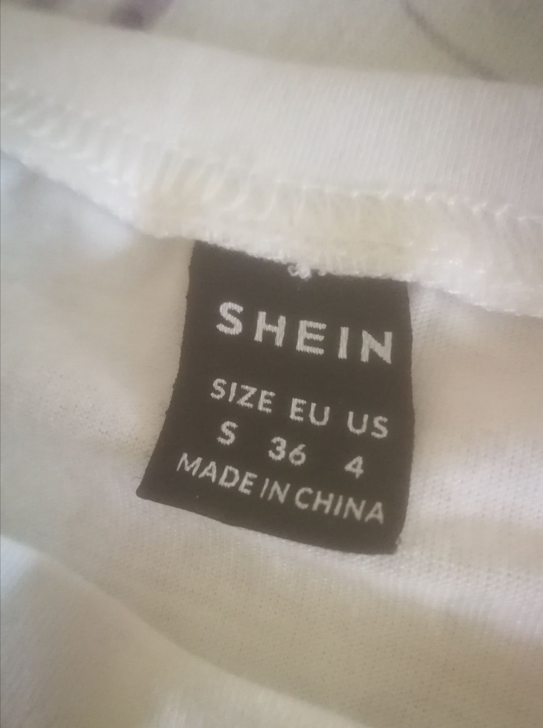 Свободна тениска SHEIN