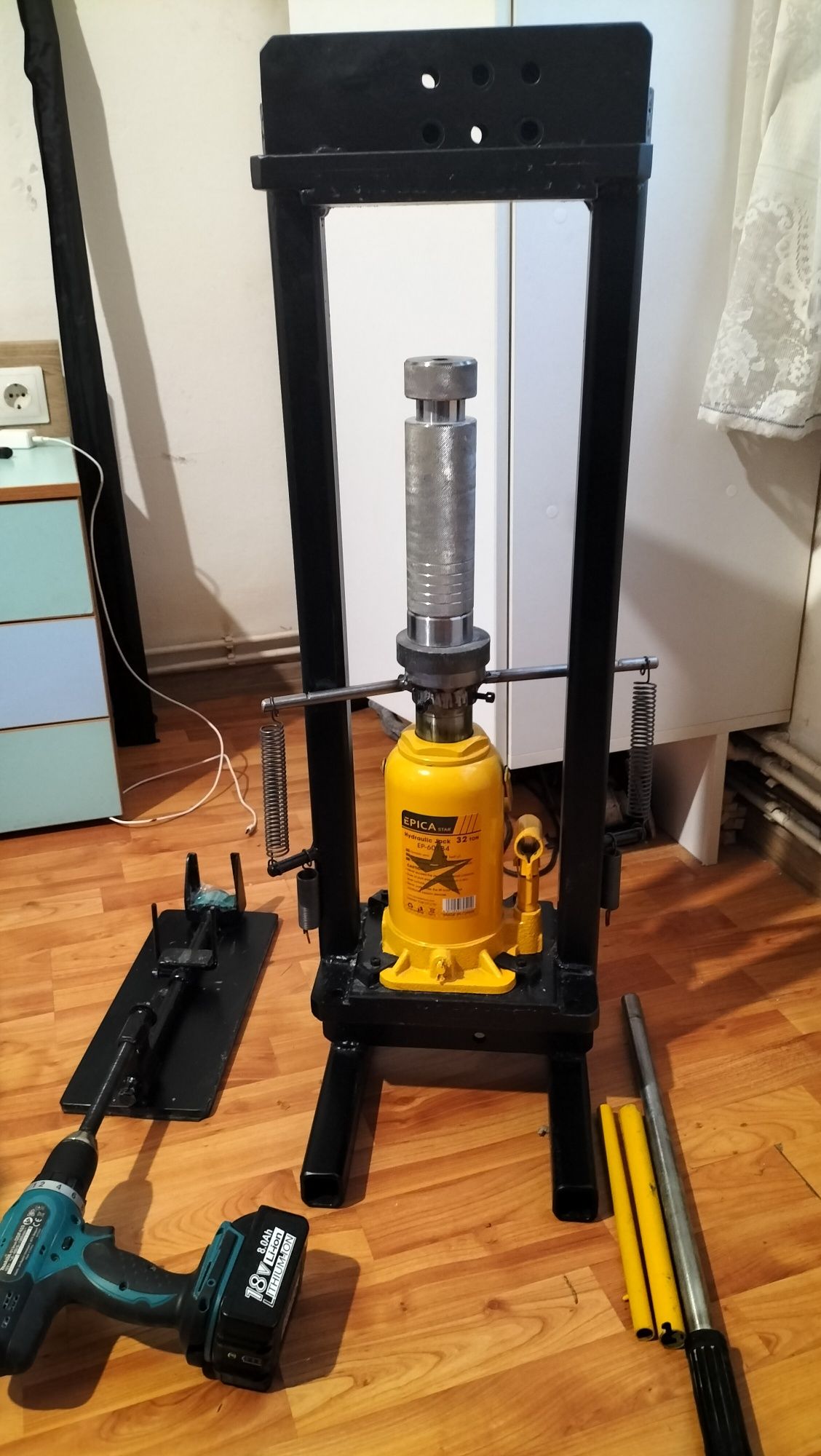 Presă , matriță , cric , extractor pastilă