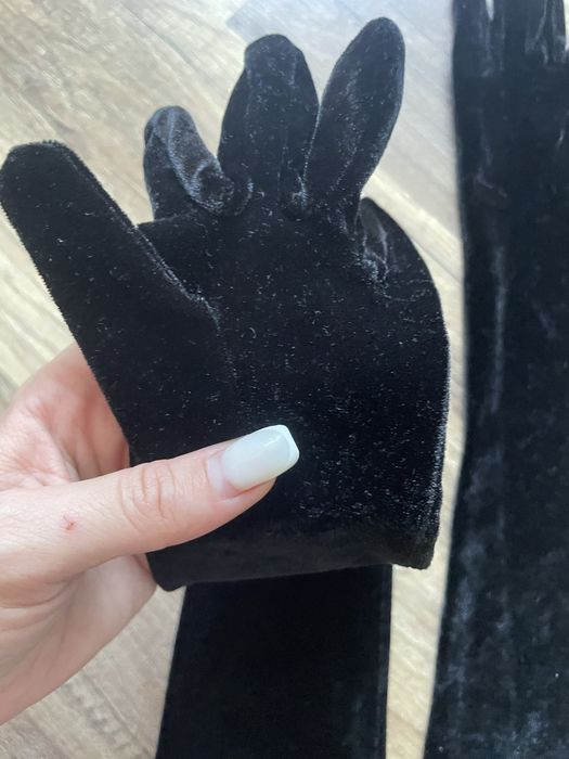 Дълги кадифени ръкавици