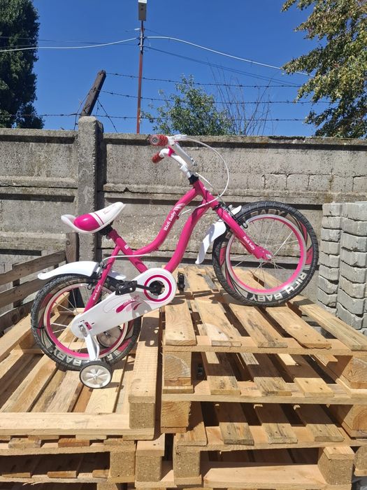 Bicicletă copii roz, cu roți ajutătoare – stare foarte bună