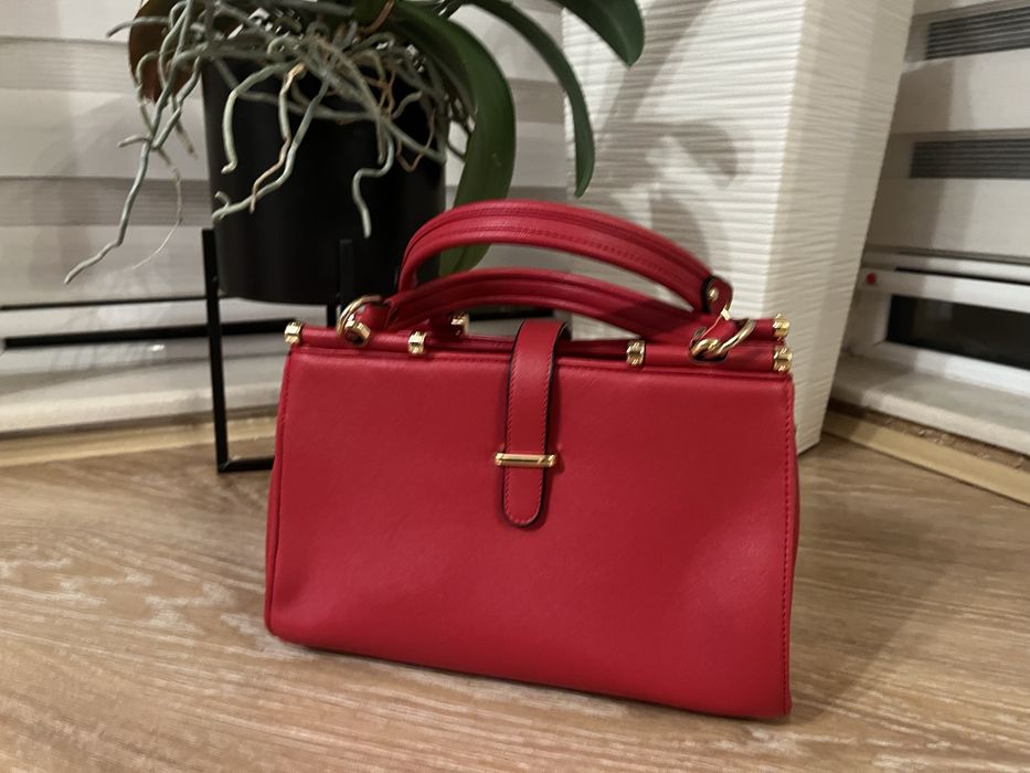 Дамска чанта - средно голяма