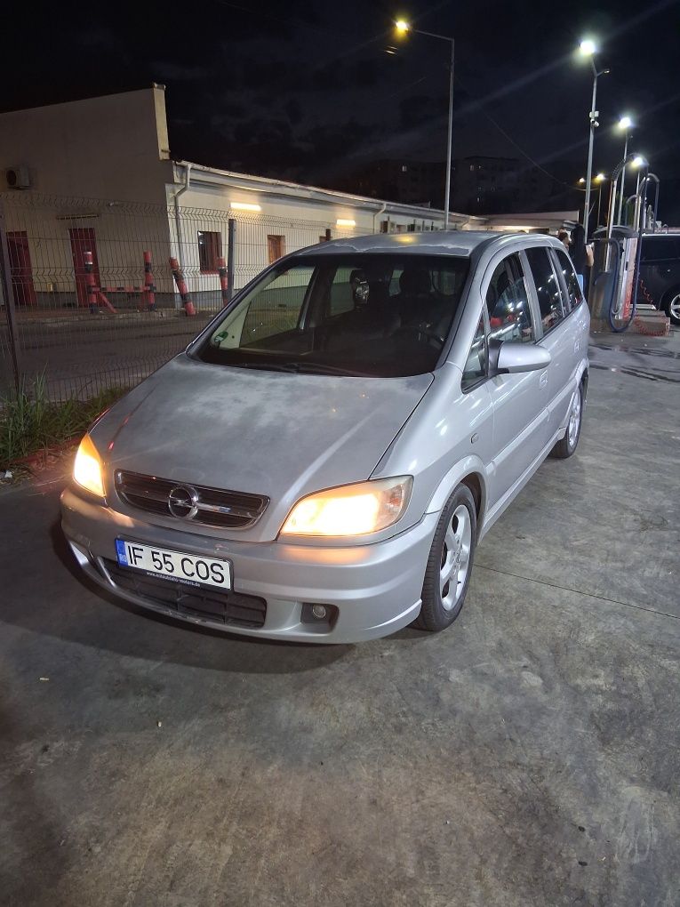 Vând Opel zafira