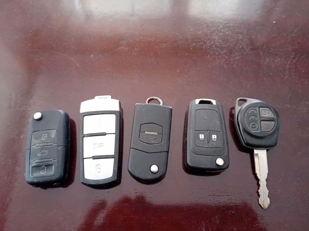 Продавам автоключове с дистанционно
