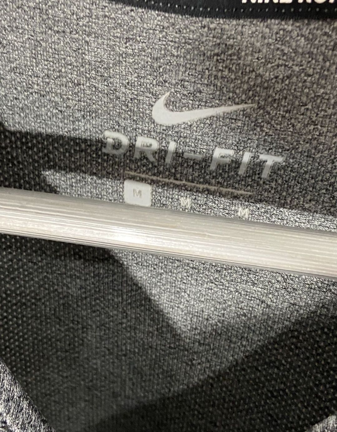 Tricouri Nike Dri-Fit [M]