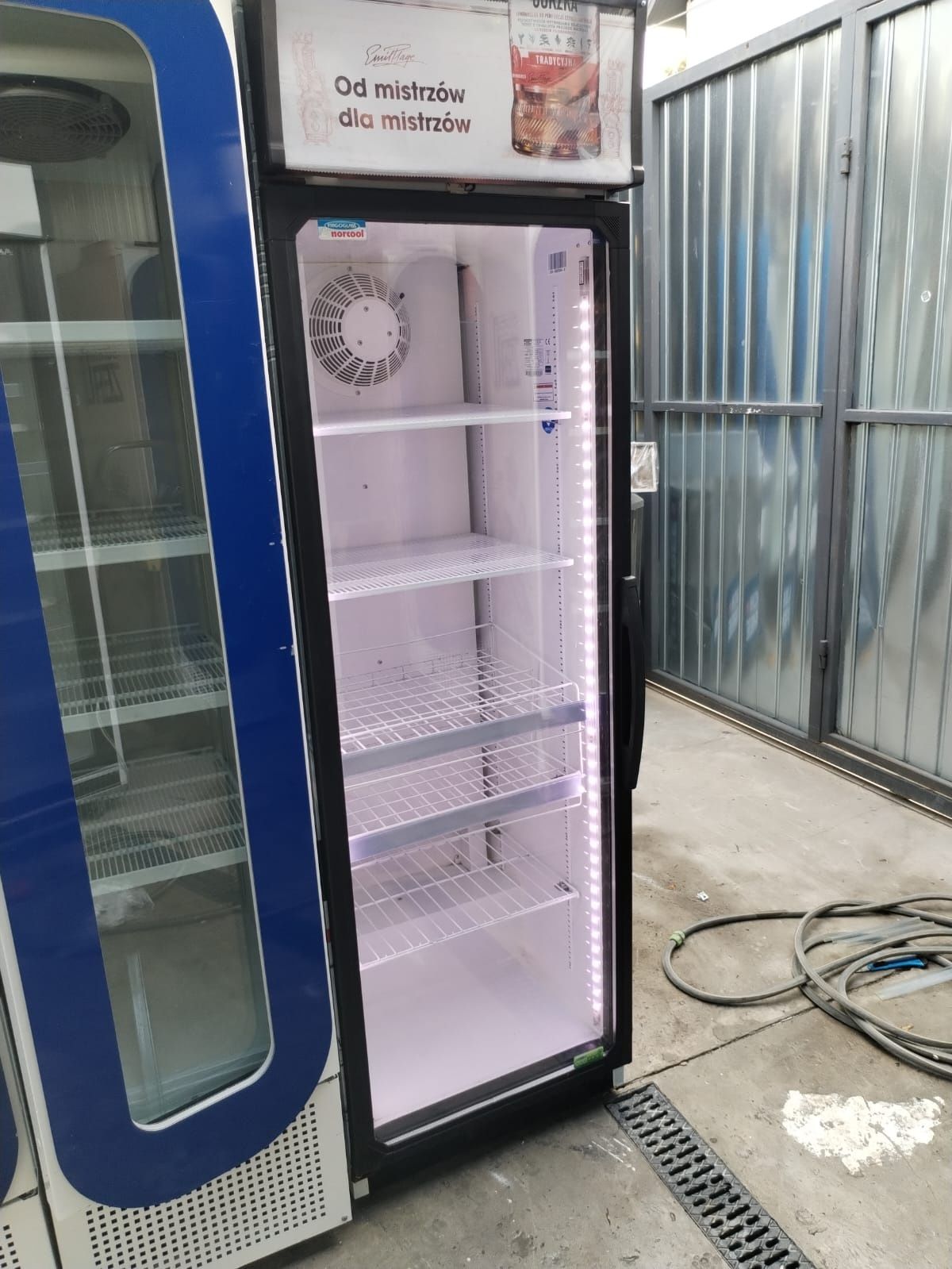 Vitrine frigorifice cu o ușă frigider