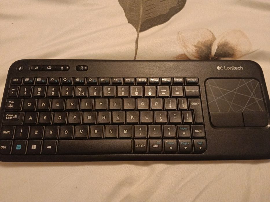 Tastatura tv Logitech wireless.