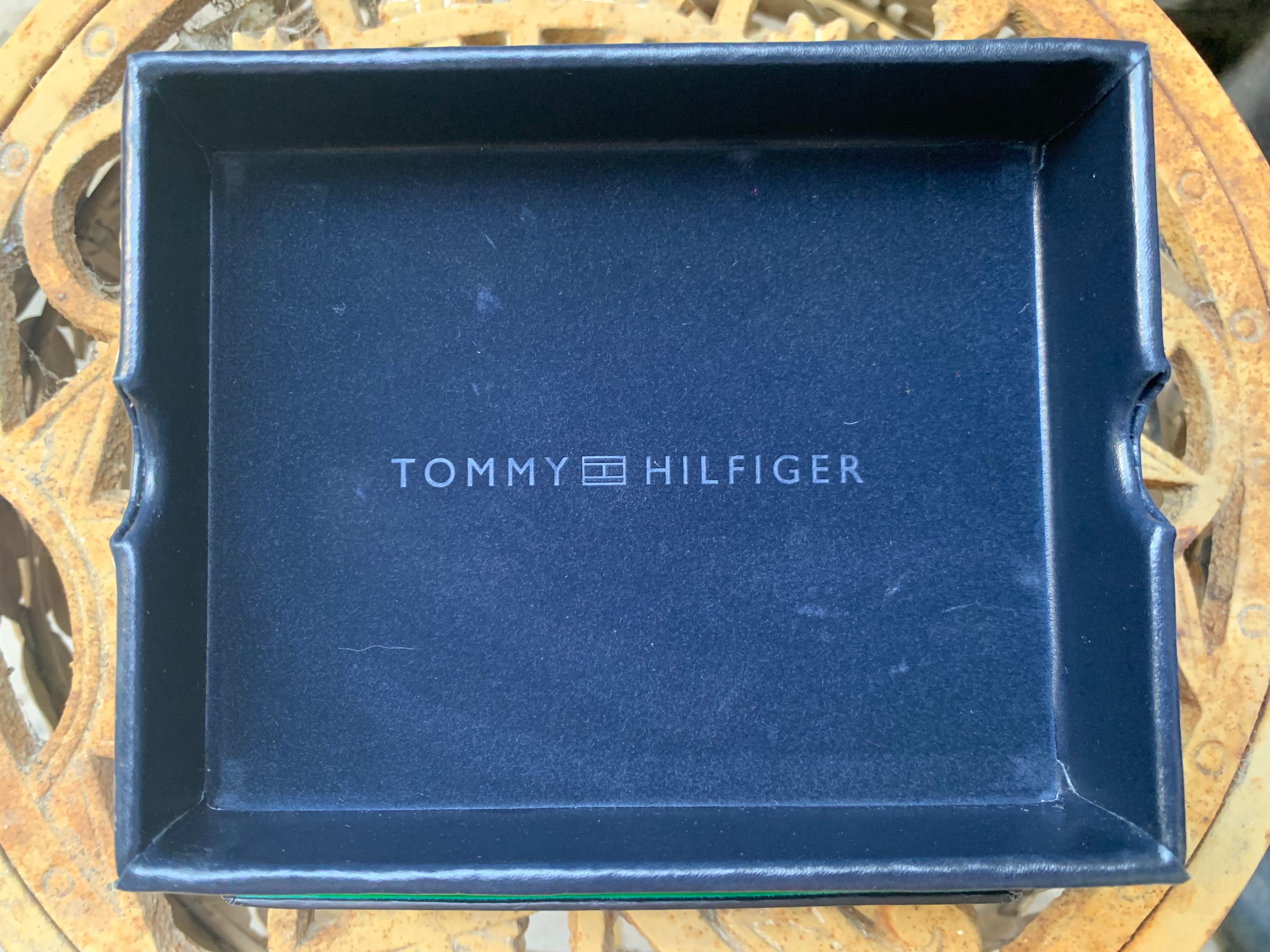Tommy Hilfiger •