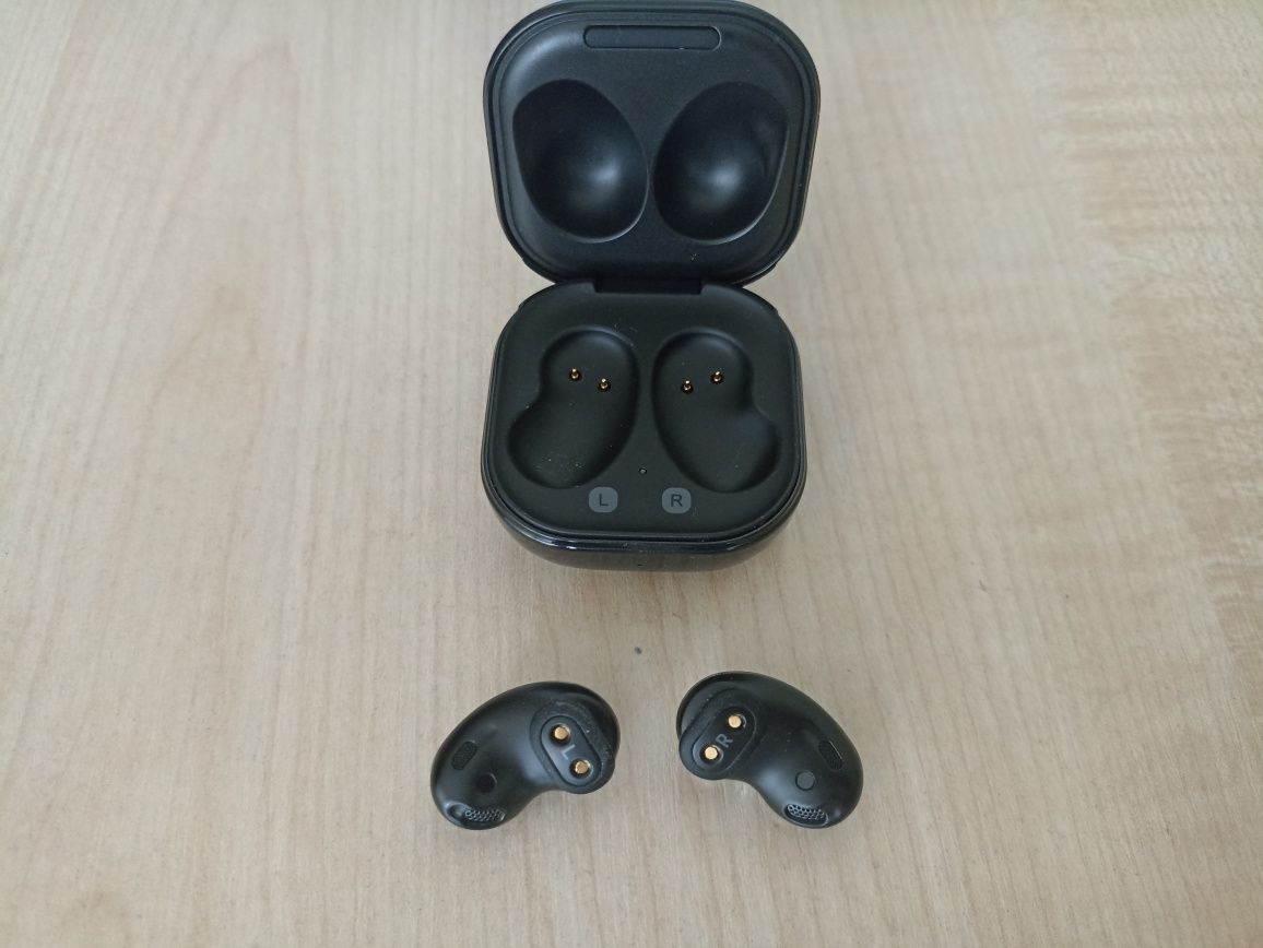 Samsung Galaxy buds live новые