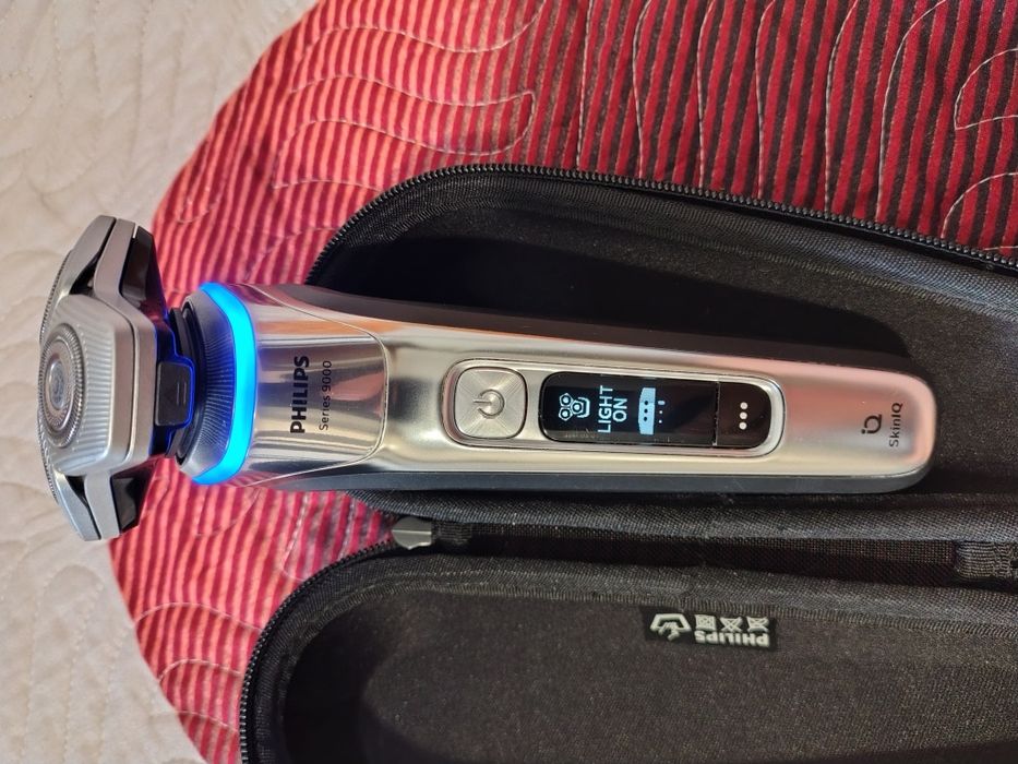Aparat de ras Philips seria 9000