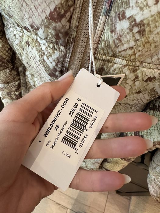 Олекотено дамско яке Guess две лица