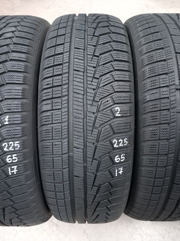 225/65R17 102H 4бр.Hankook WINTER Неразличими от НОВИ