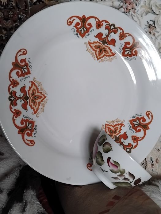 Блюдо для горячего  и шесть пиалушек