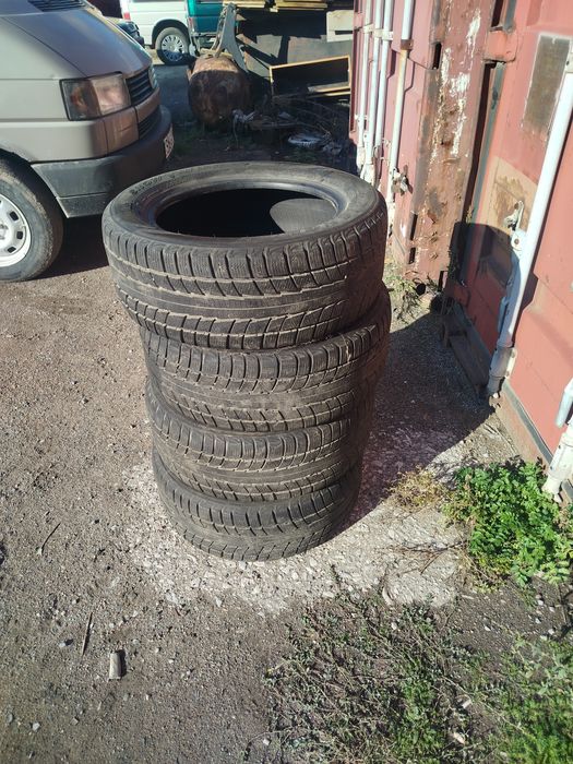 Продам резину 215/55R16