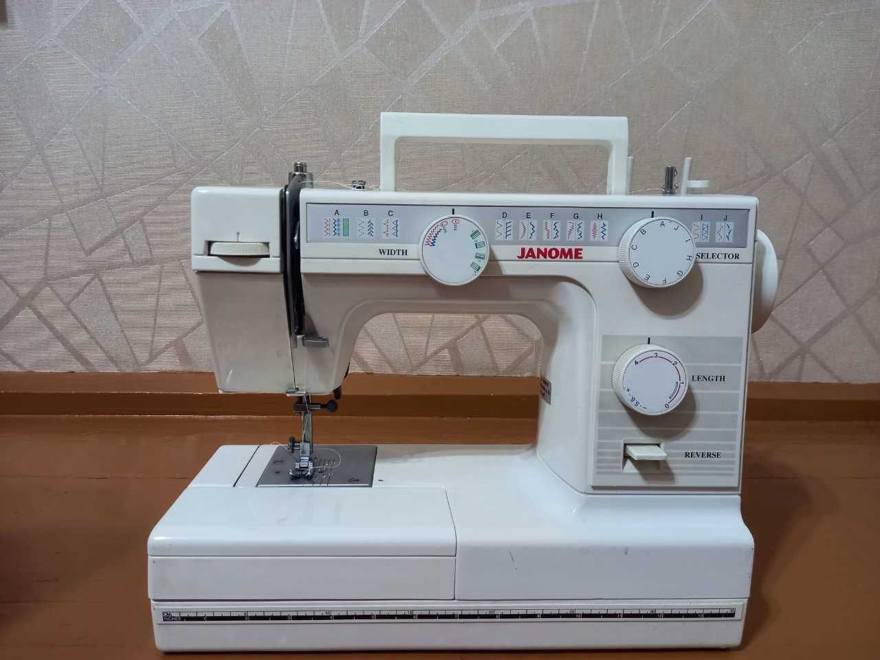 Продается швейная машинка "JANOME" модель 397 silver