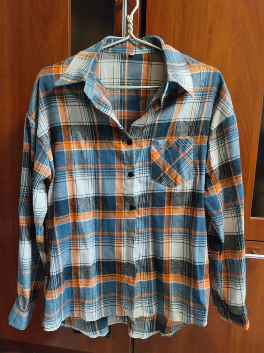 Отдам за шоколадку новую рубашку рр46/48