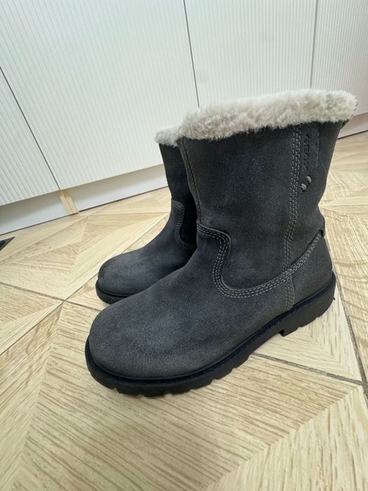 Продам сапожки зимние Geox