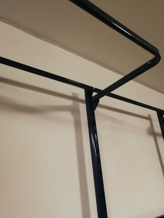 Стелаж, крайстенен, 3м x 2.3м, за магазин за дрехи, офис