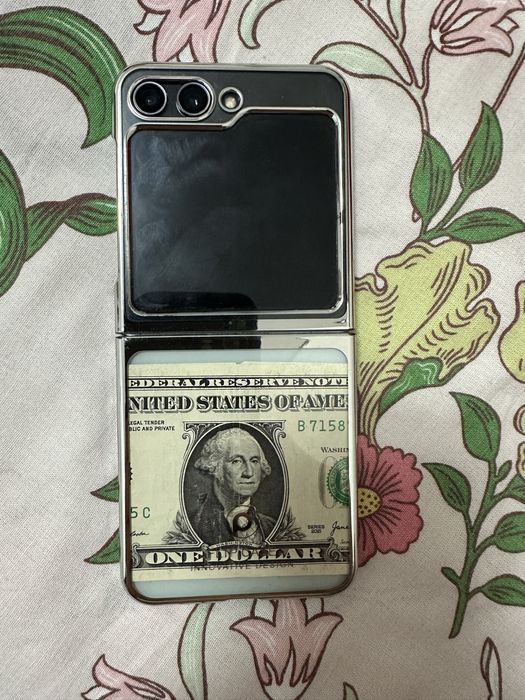 Продам Z Flip5 в хорошем состояние