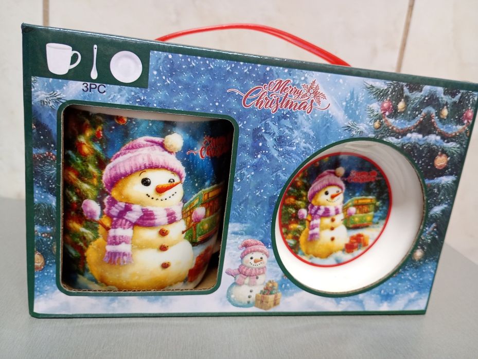 Set Crăciun: conține cană de ceai, farfurie și linguriță