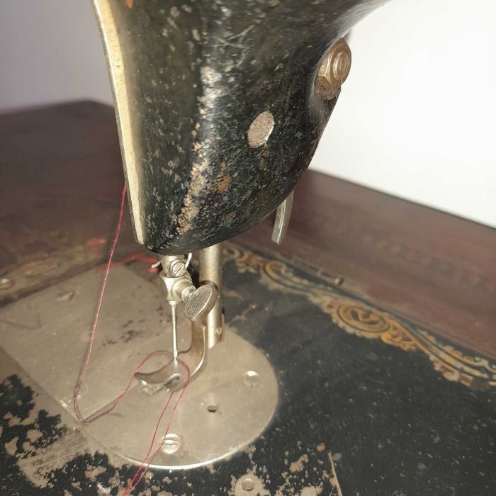 Masina de cusut Singer