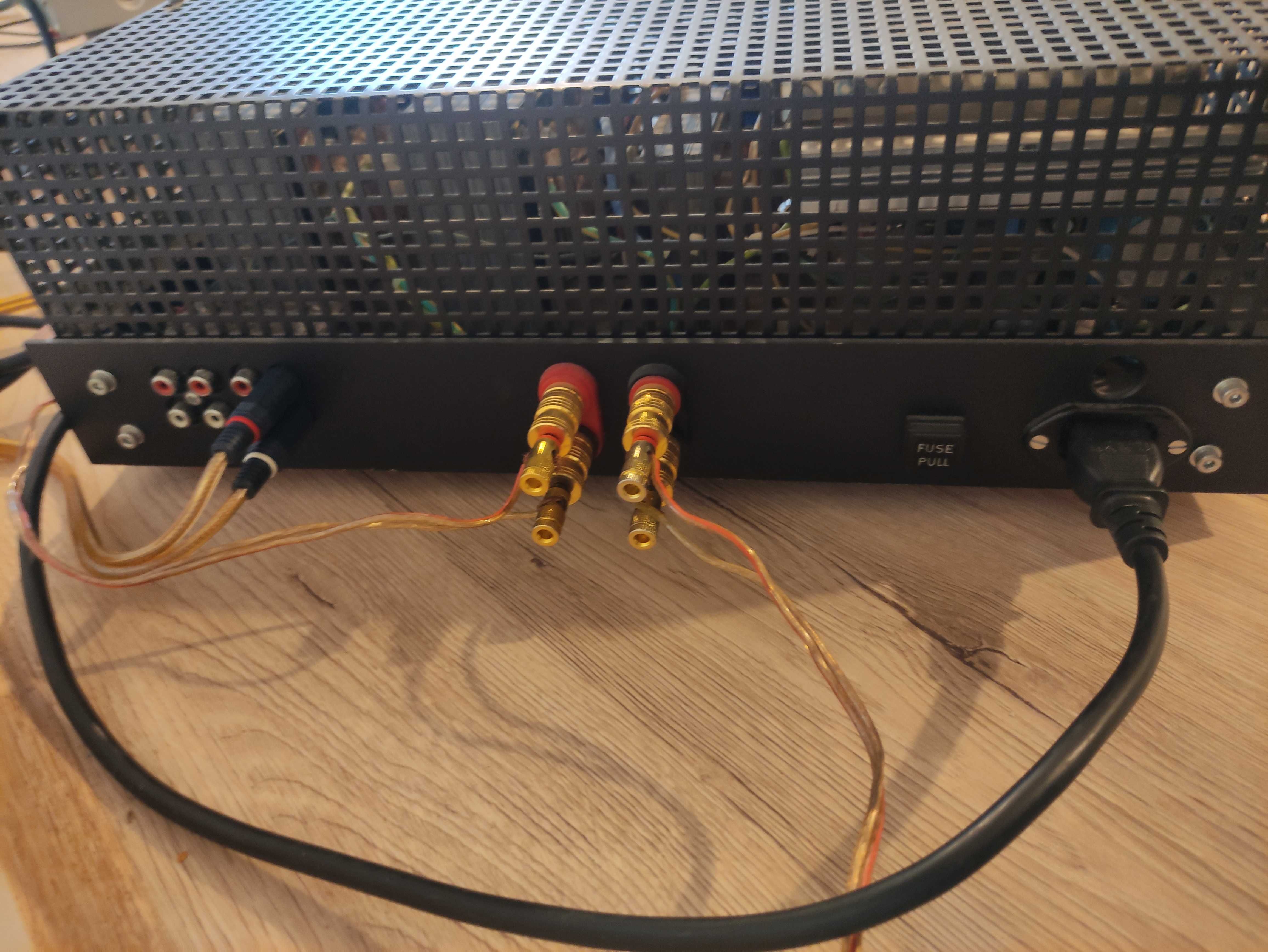 Amplificator pe tuburi 2X35 W RMS