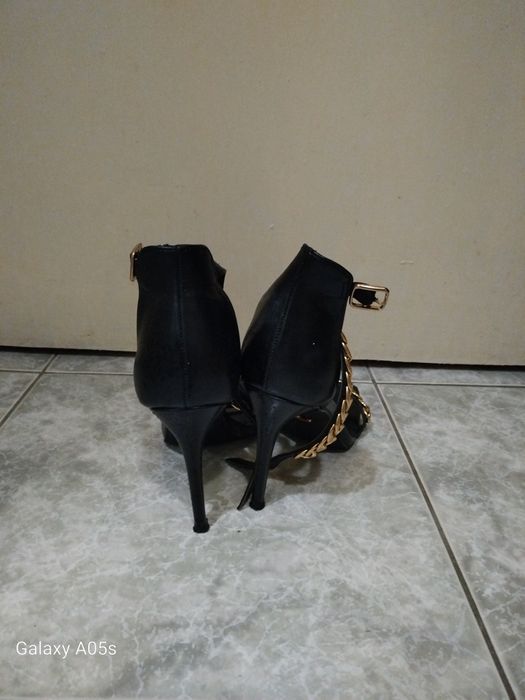 Дамски сандали на ток размер 37