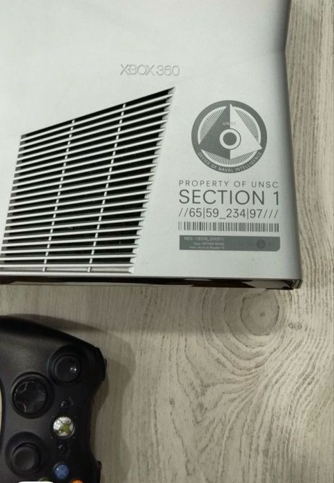 XBOX 360 slim Halo Edition