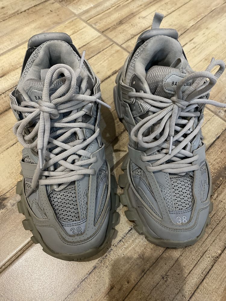 Balenciaga track 38