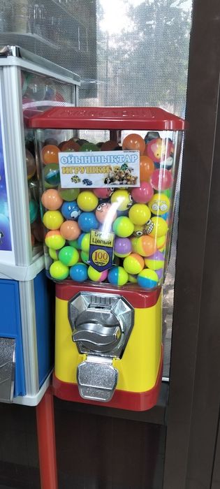 Вендинг аппарат для жвачек и игрушек
