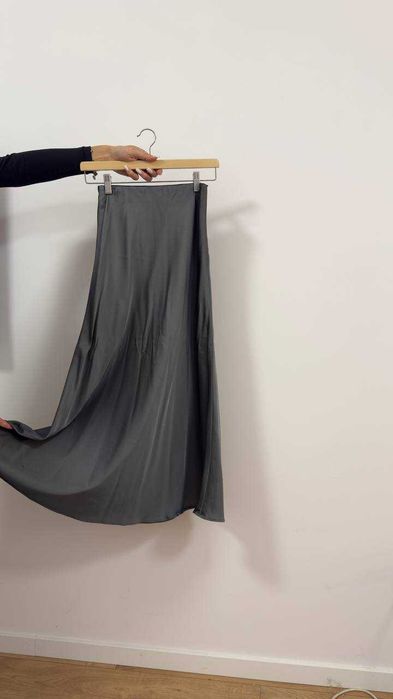 Сива сатенена миди пола, размер S/M