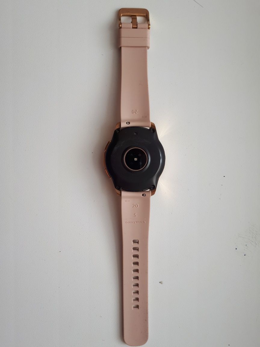 Продаю часы Samsung Galaxy Watch.