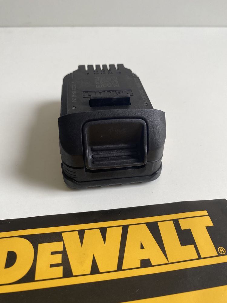 Акумулаторна батерия DeWALT McLaren Powerstack DCBP034 18V 1.7Ah XR