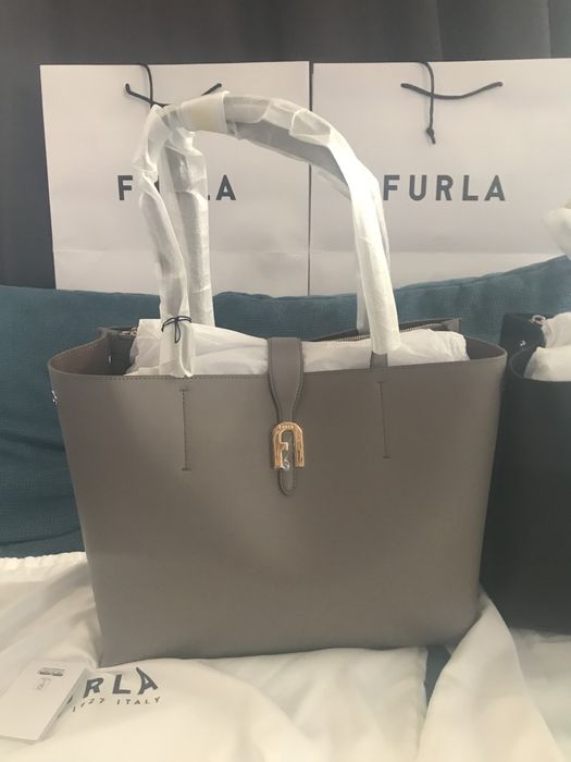 FURLA SOFIA TOTE XL.100%оригинал.Със сериен номер,етикети,всичко