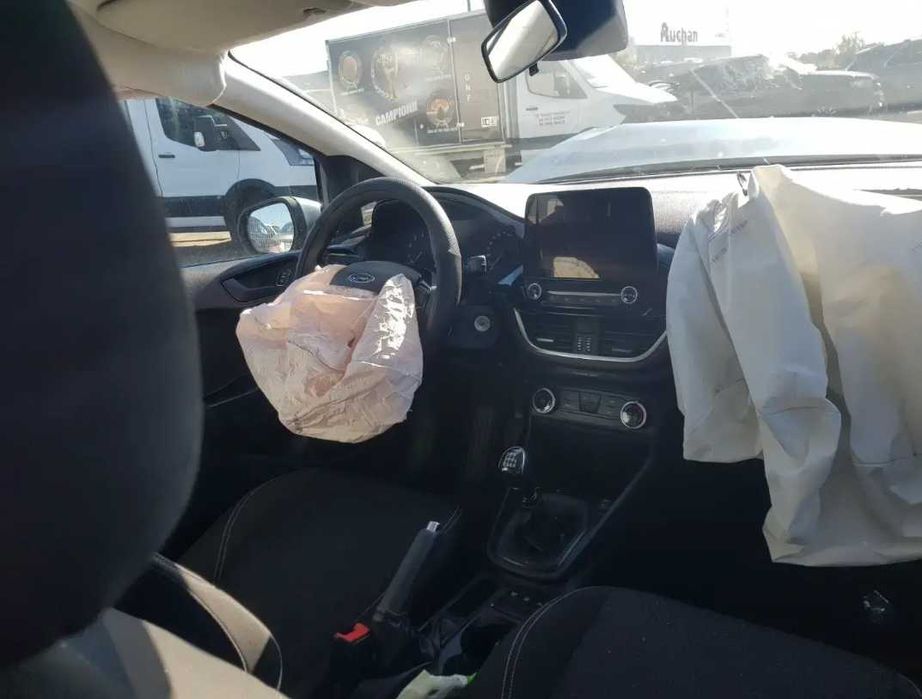 ford fiesta 2022 1.0benzina avariat sau rate prin tbi