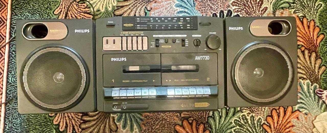 Продаётся:  Магнитофон Philips AW7730