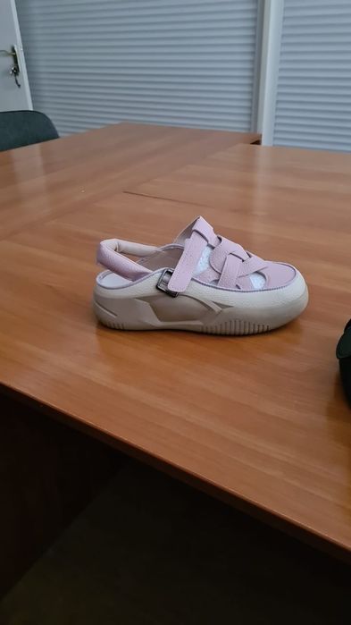 Продам сандали новые