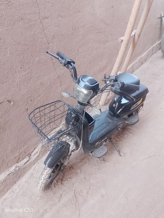 Скутер сотилади холати яхши