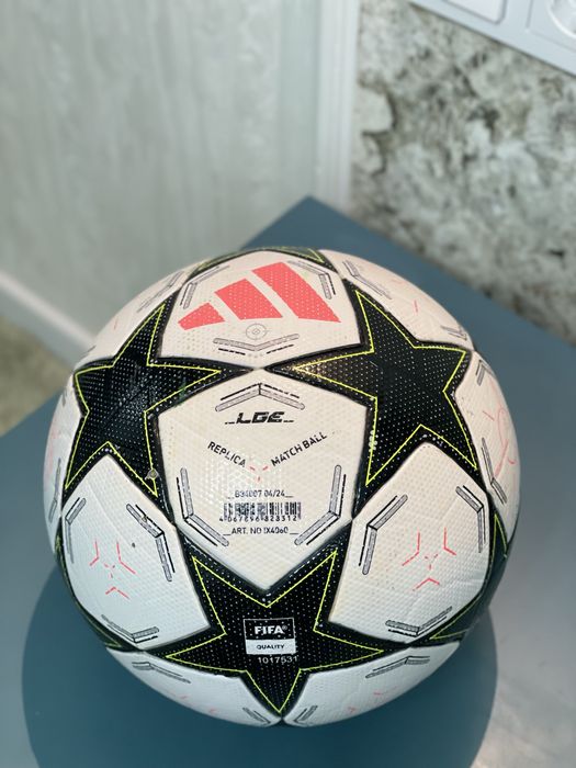 Продаю мяч Адидас