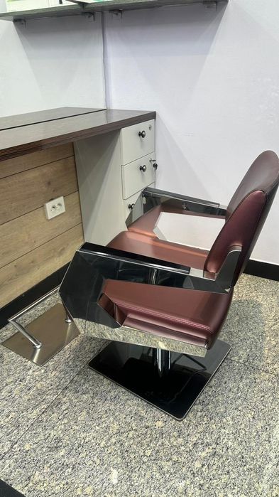Парикмахерское кресло