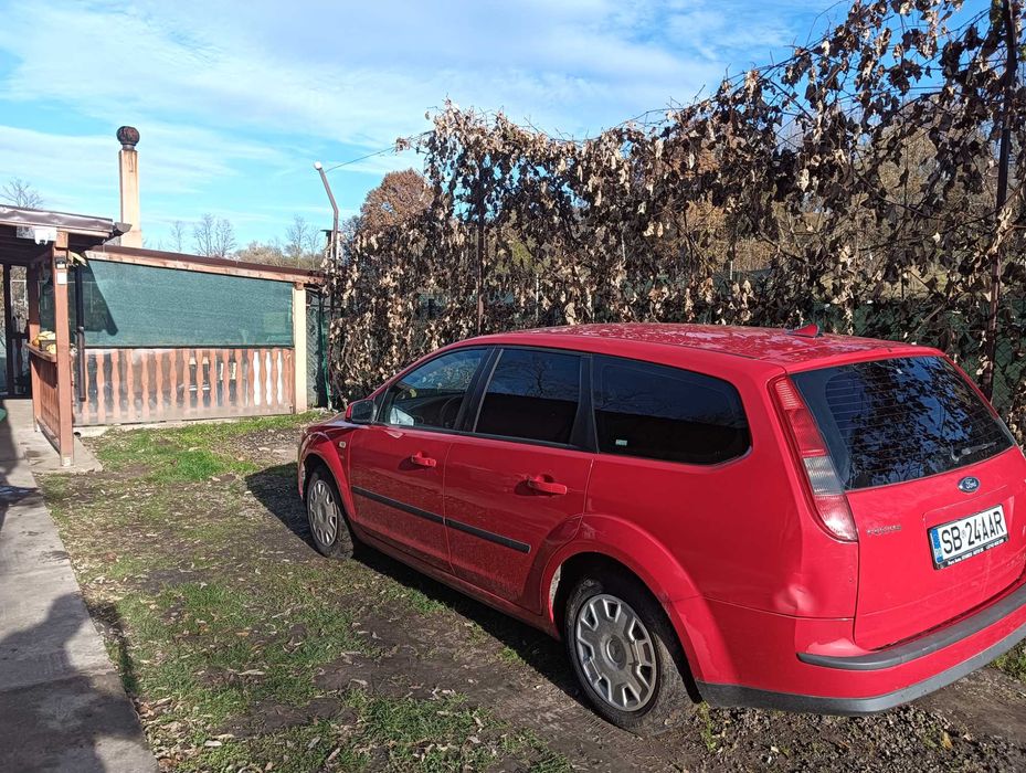Vând Ford focus an 2006 cu motor defect.