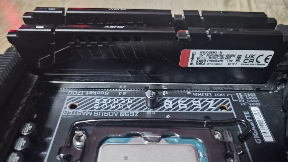 Vand placa de baza Gigabyte Z690 Aorus Master cu procesor I9