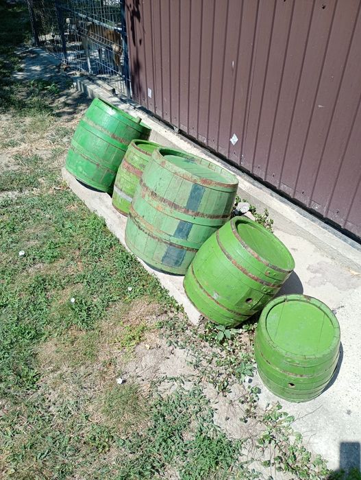 Vînd butoaie de țuică