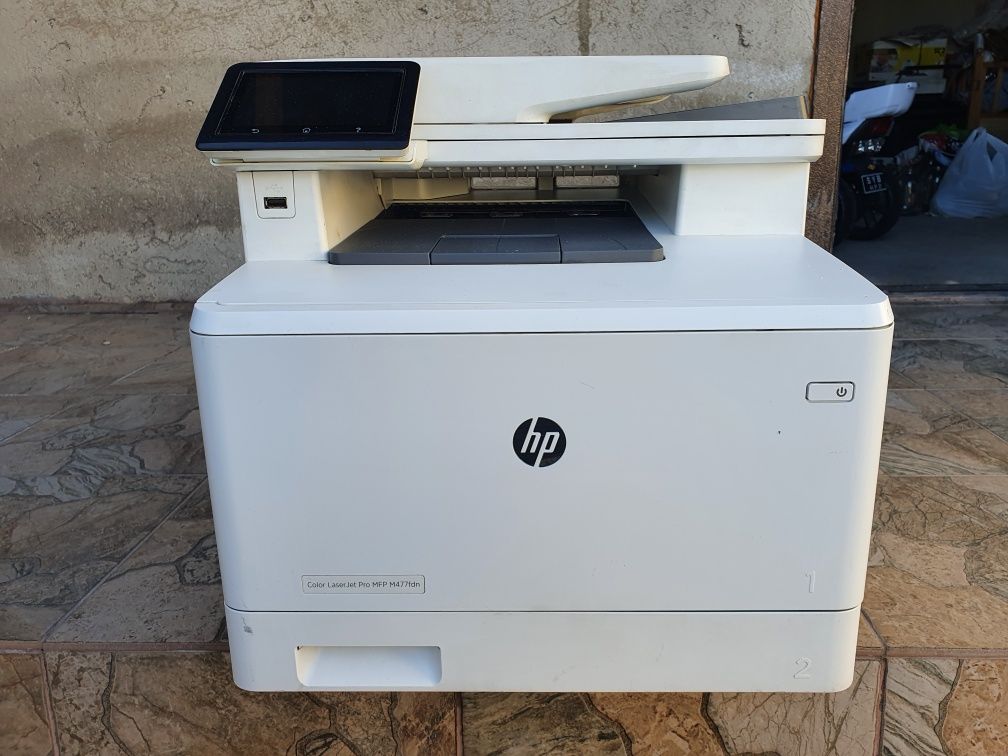 принтер HP лазерный цветной 3в1